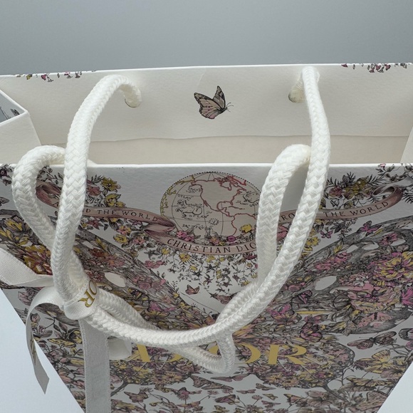 💞Authentic💞Dior holiday shopping bag with ribbon. BRAND NEW - Picture 7 of 10